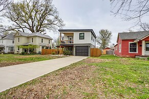 Walk to Shops & Eats: Dtwn Columbus Gem w/ Balcony