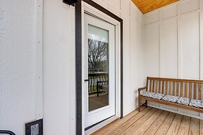 Walk to Shops & Eats: Dtwn Columbus Gem w/ Balcony