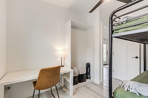 Walk to Shops & Eats: Dtwn Columbus Gem w/ Balcony