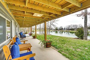 Truman Lake Retreat: Large Deck & On-site Fishing!