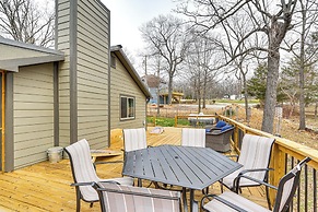 Truman Lake Retreat: Large Deck & On-site Fishing!