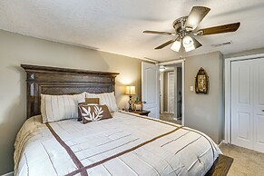 Truman Lake Retreat: Large Deck & On-site Fishing!