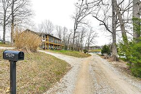 Truman Lake Retreat: Large Deck & On-site Fishing!