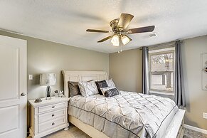Truman Lake Retreat: Large Deck & On-site Fishing!