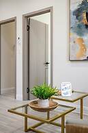 Modern Private Home w Full Kitchen Parking