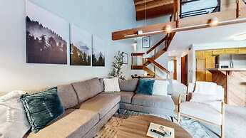 Snowcreek Iv #594 3 Bedroom Condo