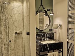 Townhouse by THE QVEST