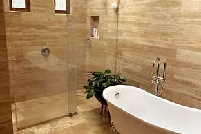 Luxury Guayllabamba House Gym Jacuzzi Parking Pool Wifi