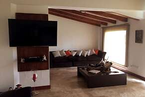 Luxury Guayllabamba House Gym Jacuzzi Parking Pool Wifi