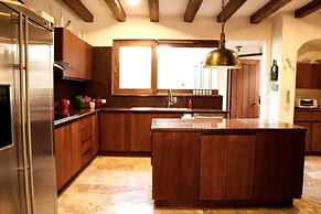Luxury Guayllabamba House Gym Jacuzzi Parking Pool Wifi