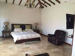 Luxury Guayllabamba House Gym Jacuzzi Parking Pool Wifi