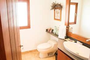 Luxury Guayllabamba House Gym Jacuzzi Parking Pool Wifi