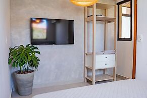 BZ94 Casa c piscina frente para o canal