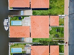 BZ94 Casa c piscina frente para o canal