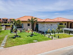 BZ94 Casa c piscina frente para o canal