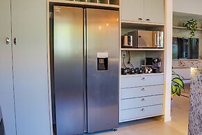 BZ94 Casa c piscina frente para o canal