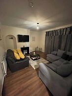 3 Bedrooms - 6 Guests - Parking - Fireplace - Bbq