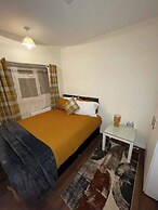 3 Bedrooms - 6 Guests - Parking - Fireplace - Bbq