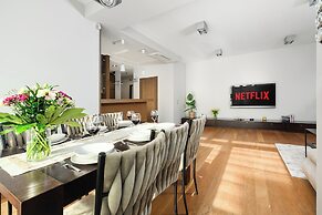 Lumina stylish apartment with parking