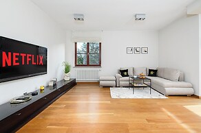 Lumina stylish apartment with parking