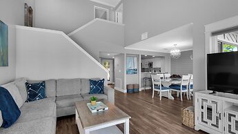 Waterfront Retreat in Sandestin w/ Golf Cart & Free Attraction Tickets