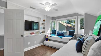 Waterfront Retreat in Sandestin w/ Golf Cart & Free Attraction Tickets