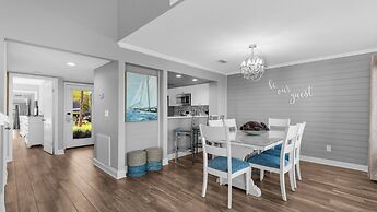 Waterfront Retreat in Sandestin w/ Golf Cart & Free Attraction Tickets