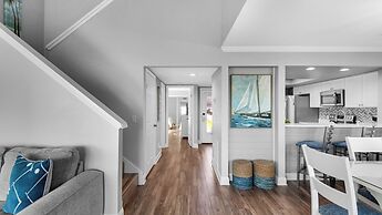 Waterfront Retreat in Sandestin w/ Golf Cart & Free Attraction Tickets