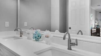 Waterfront Retreat in Sandestin w/ Golf Cart & Free Attraction Tickets