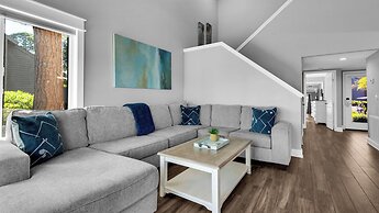 Waterfront Retreat in Sandestin w/ Golf Cart & Free Attraction Tickets