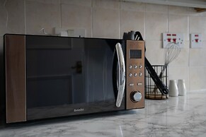 Modern Cozy 2-Bedroom & family friendly