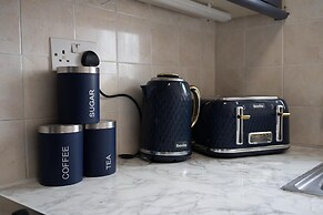 Modern Cozy 2-Bedroom & family friendly