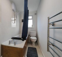 Modern Cozy 2-Bedroom & family friendly