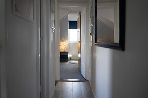 Modern Cozy 2-Bedroom & family friendly