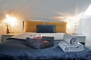 Modern Cozy 2-Bedroom & family friendly