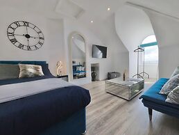 Modern Cozy 2-Bedroom & family friendly