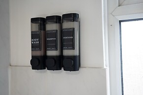 Modern Cozy 2-Bedroom & family friendly