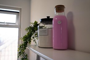 Modern Cozy 2-Bedroom & family friendly