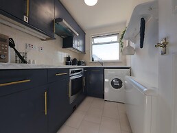 Modern Cozy 2-Bedroom & family friendly