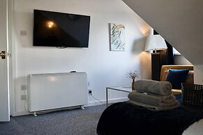 Modern Cozy 2-Bedroom & family friendly