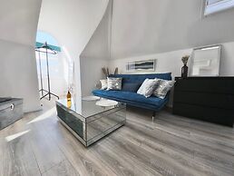 Modern Cozy 2-Bedroom & family friendly