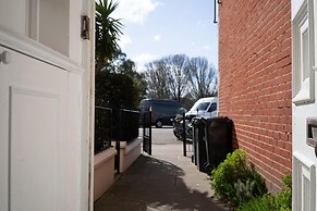 Modern Cozy 2-Bedroom & family friendly