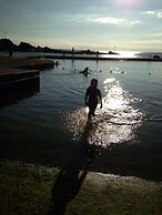 Bude - Cabin - Sleeps 6 - Parking - Pool