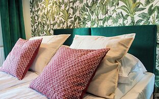 Waterlane Island Deluxe 5B by GrandApart