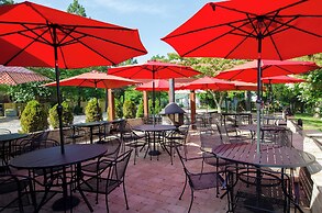 Whispering Woods Cabins & Grill