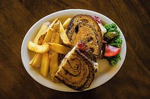 Whispering Woods Cabins & Grill