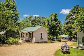 Whispering Woods Cabins & Grill