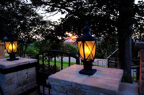 Whispering Woods Cabins & Grill