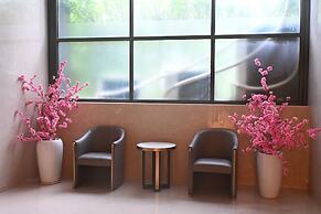 Nomadic International  Hostel