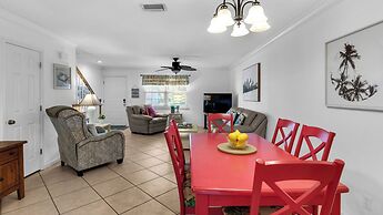 Beachside Retreat With Pools & Local Dining + Free Attraction Tickets!